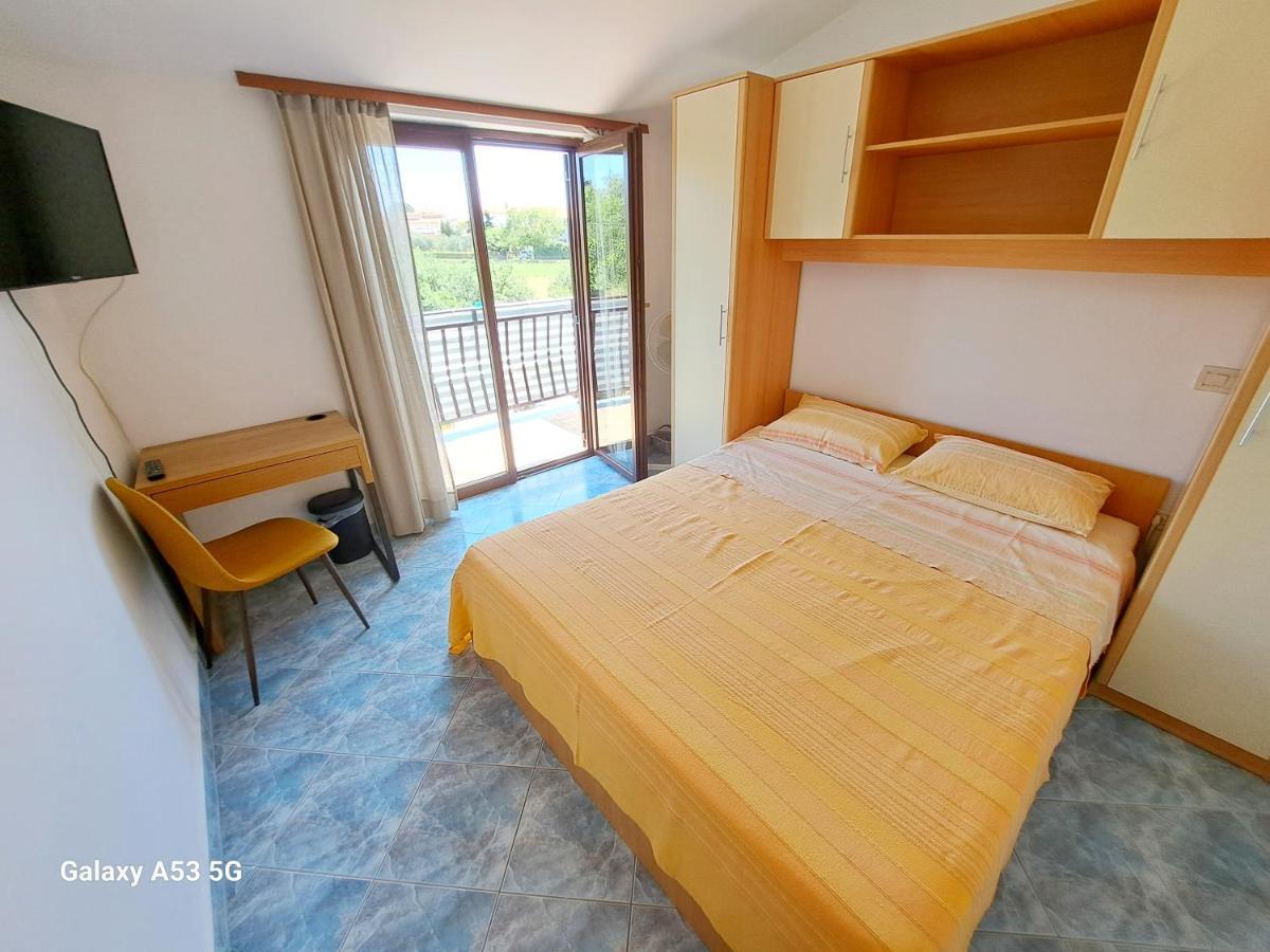 Apartmán Aparments Orange & Blue Fažana Exteriér fotografie